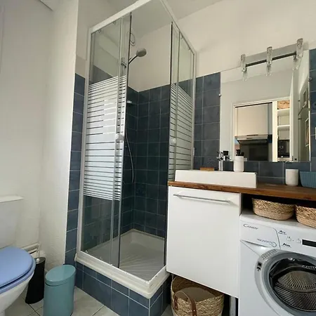 T2 à 60m De La Avec Balcon Et Parking Privé à - Fr-1-413-178 Appartement *